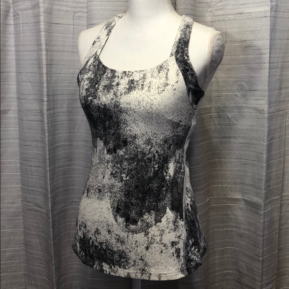 [ Lucy ] Black & White Criss-Cross Fitness Tank